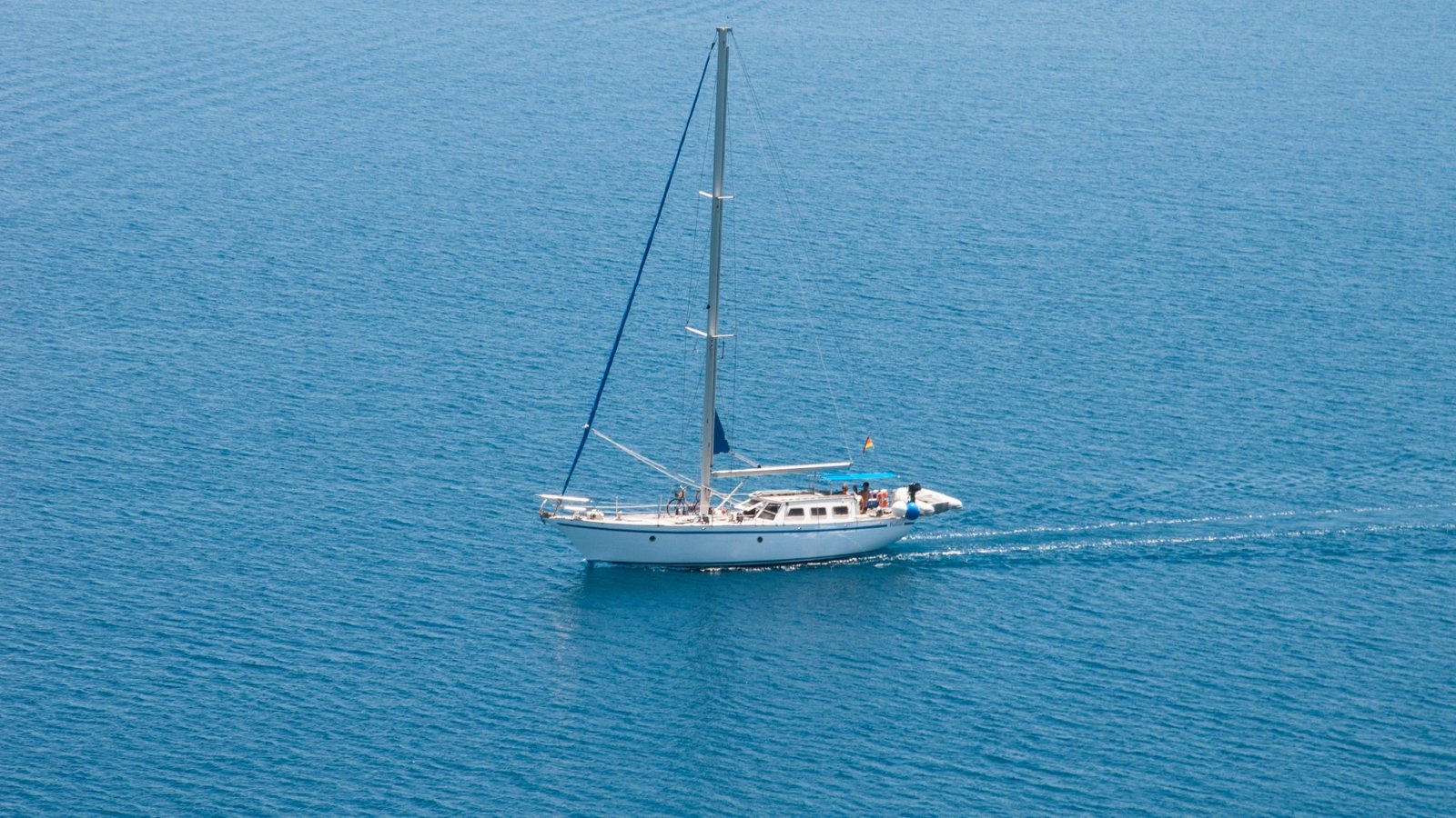 Changing a yacht from commercial to private registration in Greece